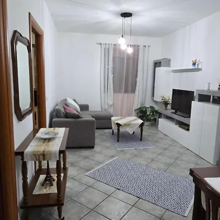 Bee House アパート ボーザ