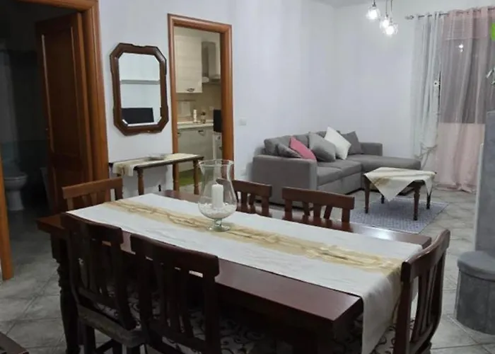 Bee House アパート ボーザ