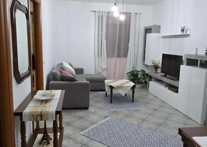 Bee House アパート ボーザ